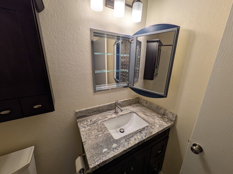 Building Photo - 2938 N 61st Pl Unit 135