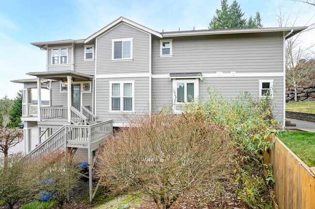 Building Photo - 1749 Skyline Ridge Ln SW