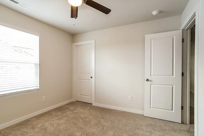 Building Photo - 825 Hallman Br Ln
