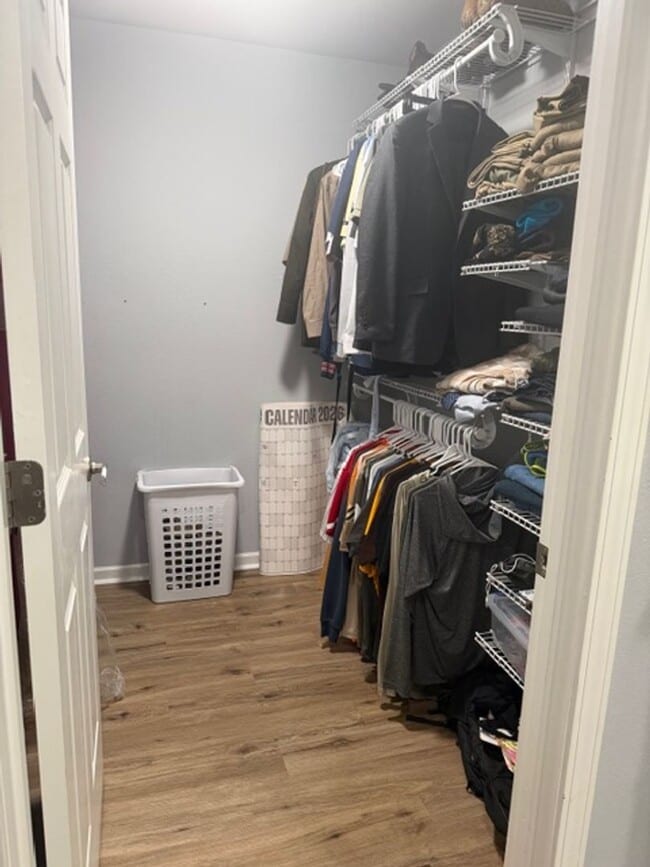 Building Photo - Beautiful 3/2 Avaliable April 20th