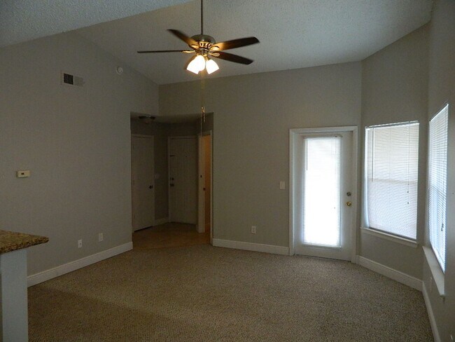 Building Photo - 1br 1 bath Condo-Lake Mary in the Regency Park Community