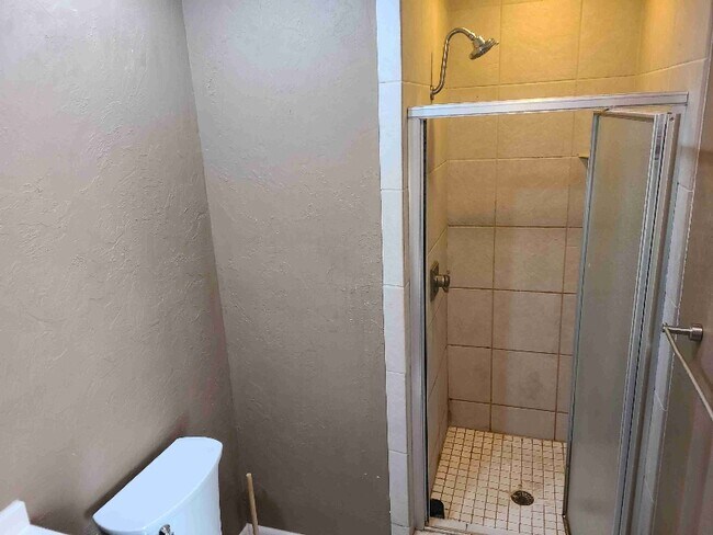 Building Photo - 2152 Huntleigh Dr