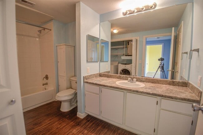 Building Photo - 2320 Gracy Farms Ln