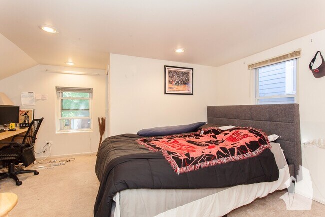 Building Photo - 1634 N Cleveland Ave