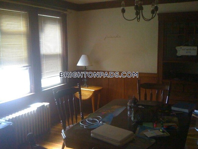 Building Photo - 12 Lake St