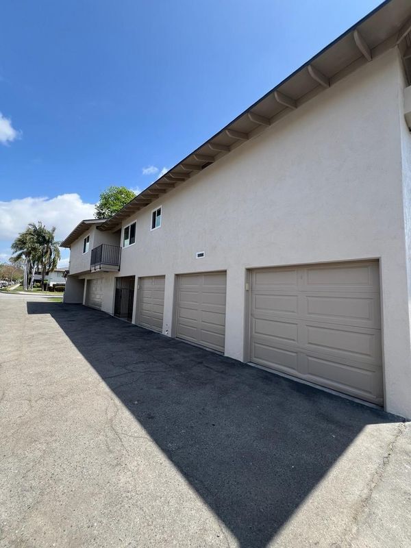Building Photo - 161 Greentree Ln