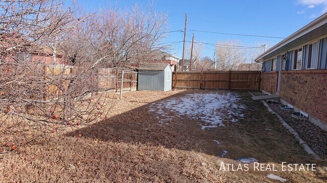 Building Photo - 8898 Circle Dr