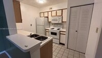 Building Photo - 2820 N Oakland Forest Dr