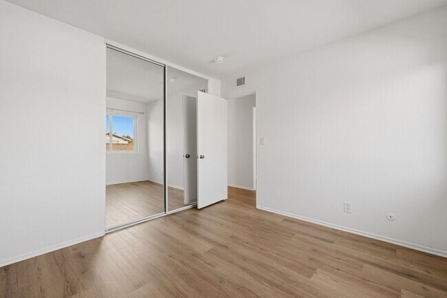 Building Photo - 5658 Slicers Cir