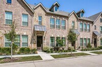 Building Photo - 2435 Klamath Dr