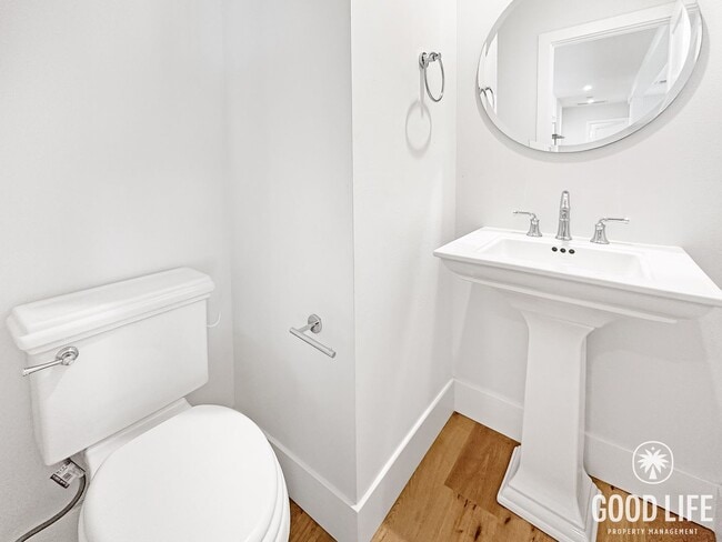 Building Photo - Stunning 3BR Home in Santa Ana with Private  Large Yard, Modern Upgrades & 2-Car Garage