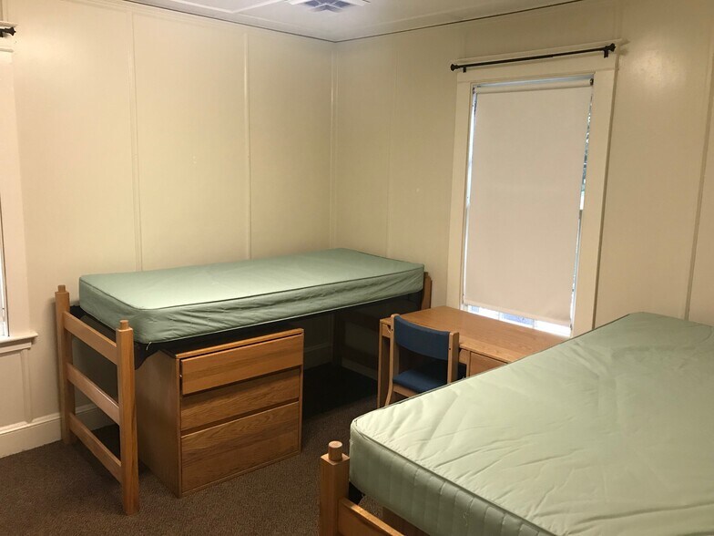 Building Photo - 33 Ward St