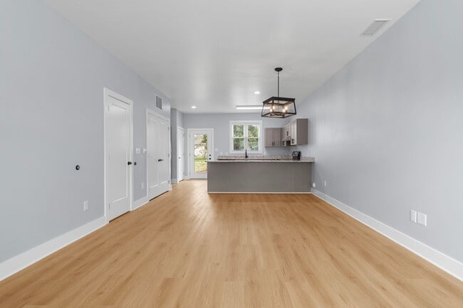 Building Photo - New Construction! Open Floorplan!