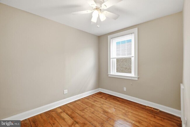 Building Photo - 953 N Randolph St