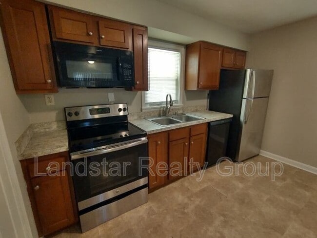 Building Photo - 5612 Walnut Way