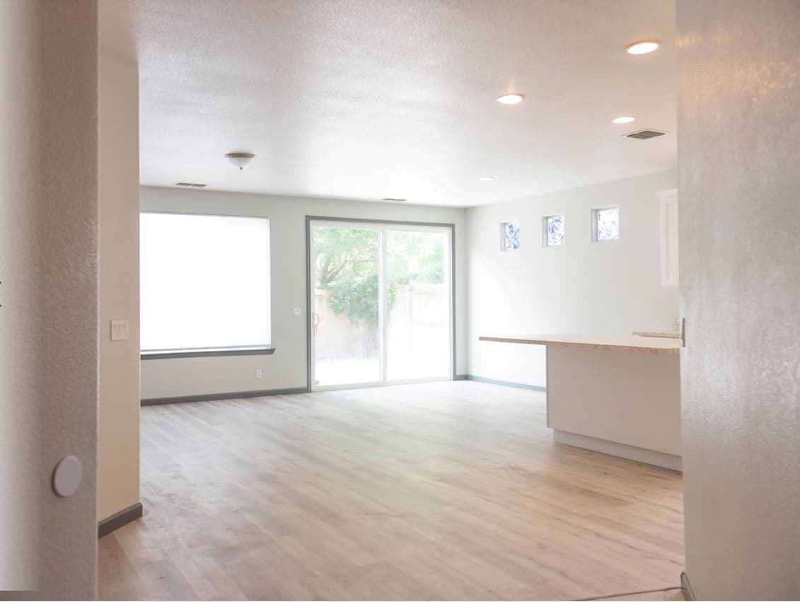 Building Photo - 633 Chandon Dr