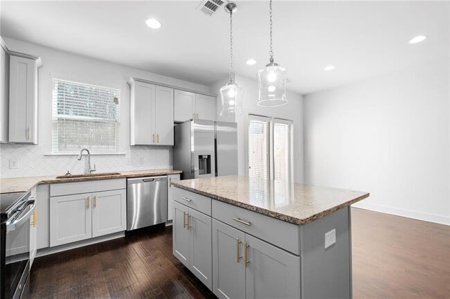 Building Photo - 1821 Edgehill Dr