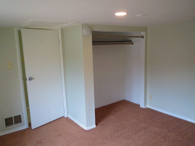 Building Photo - 5933 Blossman Rd