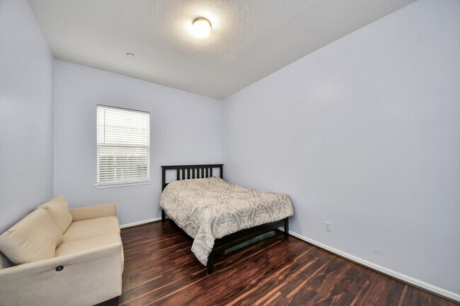 Building Photo - 4118 Ferro St