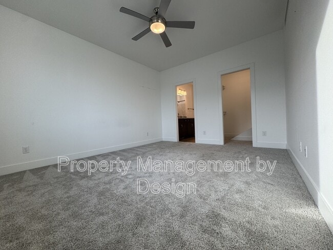 Building Photo - 835 SE Booth Ave