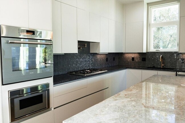 Building Photo - 8120 Stillmeadow Ct