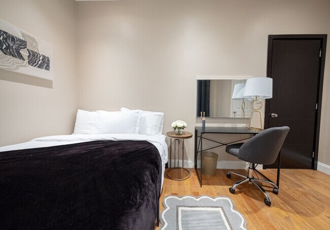 Building Photo - 5 W 101st St