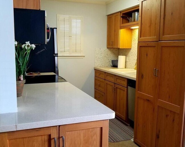 Building Photo - 2744 Briarhurst Dr