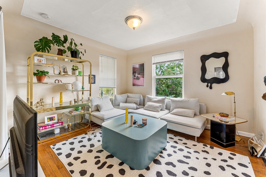 Livingroom - 42 Fox St