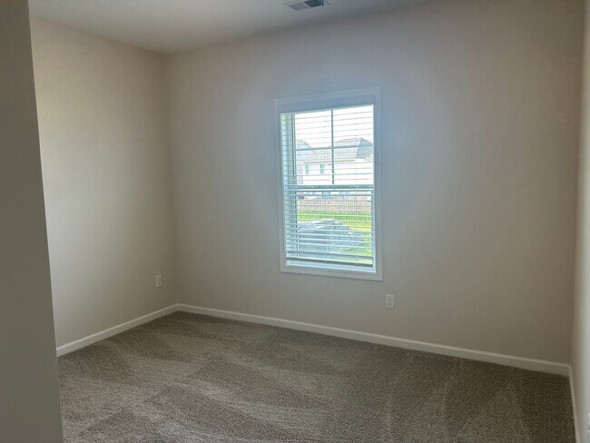 Building Photo - Brand New in Trolley Run