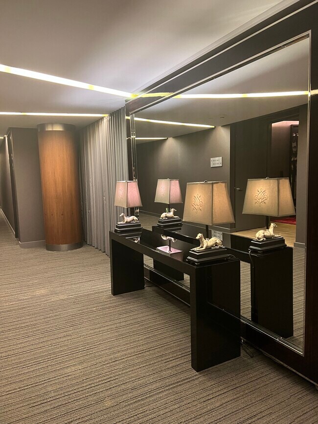 Building Photo - 6250 Hollywood Blvd