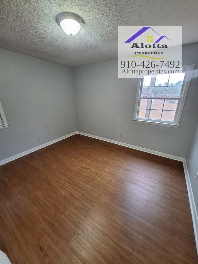 Building Photo - 819 Ridge Rd