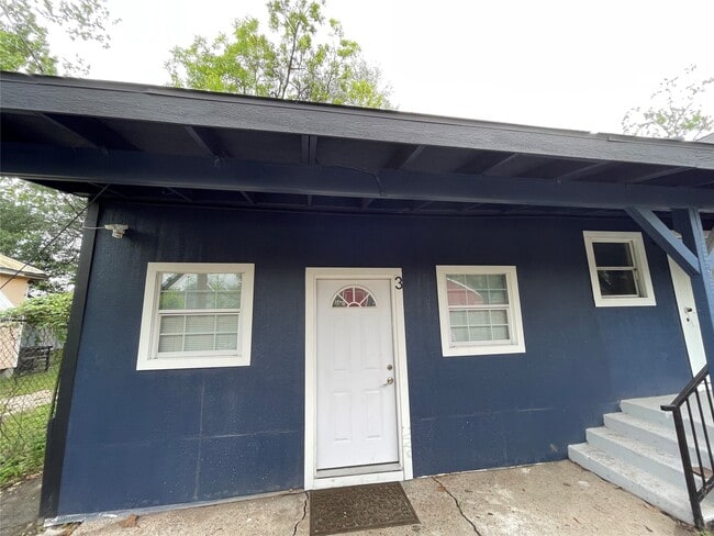 Building Photo - 6701 Eagle Pass St