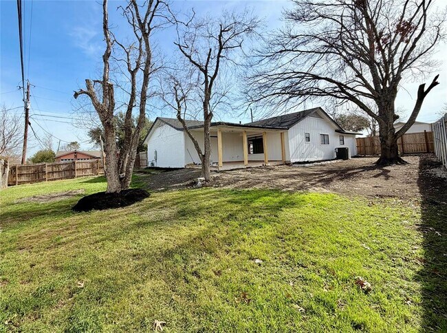 Building Photo - 1504 Parkview Ln