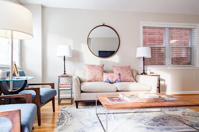 Building Photo - 601 N West St