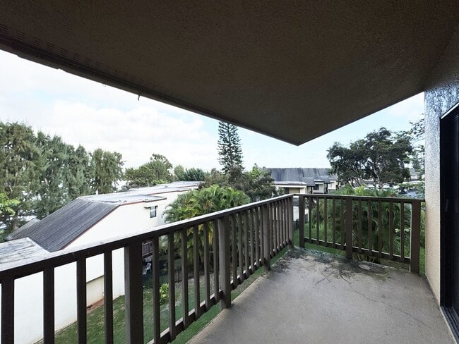 Building Photo - Recently Refreshed Kaneohe Townhouse