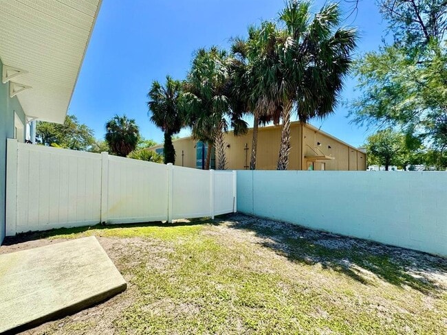 Building Photo - 3722 W Mango Ave