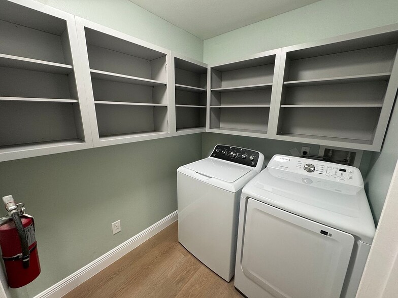 Building Photo - 470 S Pin Oak Pl