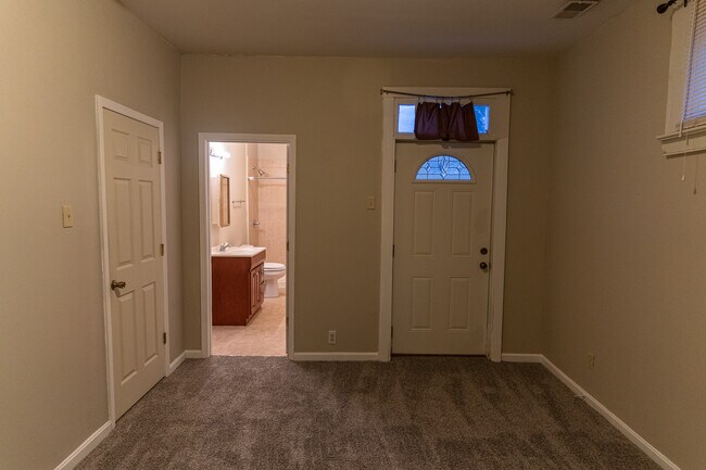 Building Photo - 161 Pope St