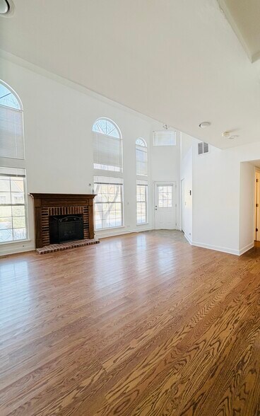 Building Photo - 94 Stevens Dr