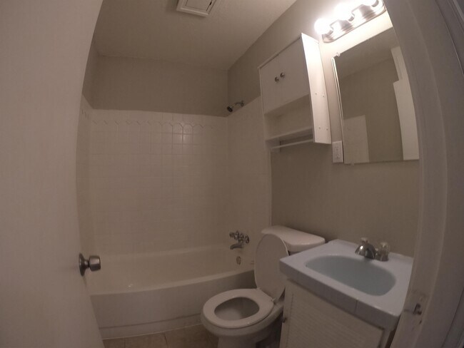 Building Photo - 3256 Suncrest Dr