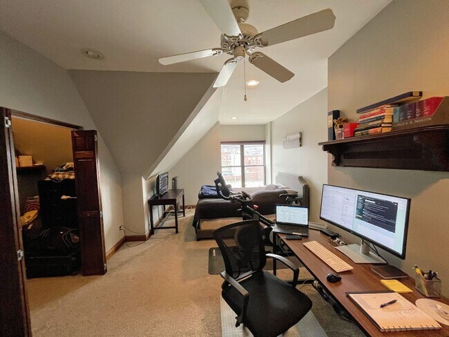 Building Photo - Huge 3 bed 2.5 bath - Southside flats, laundry, central air, private yard, off street parking