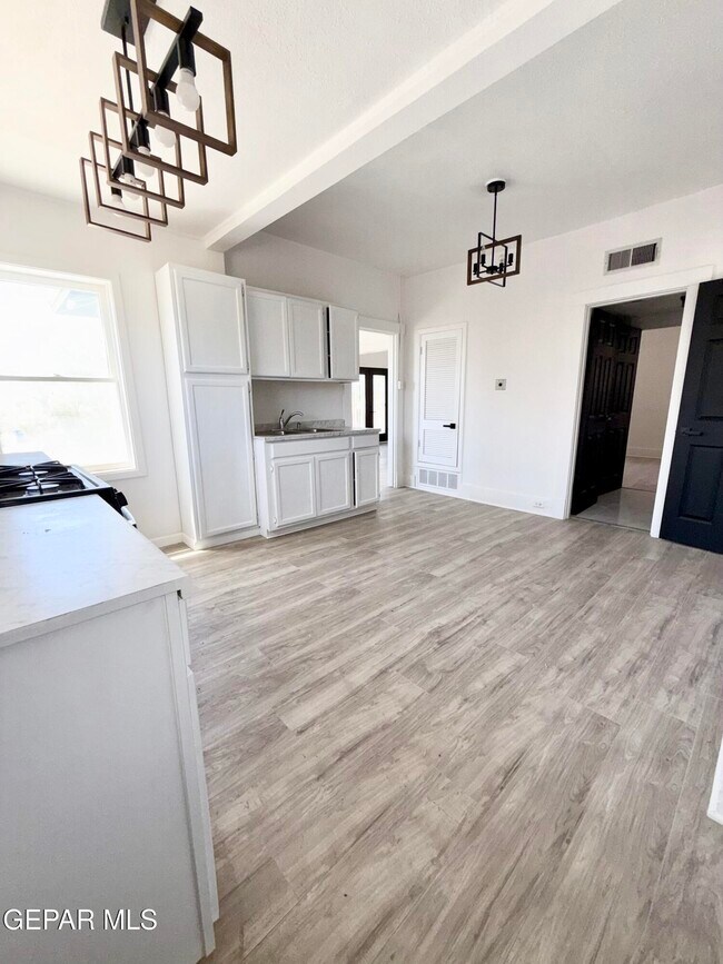 Building Photo - 3203 Frankfort Ave