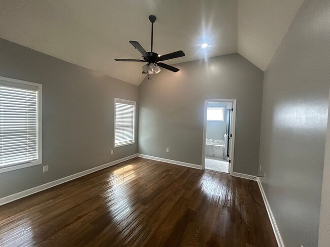 Building Photo - 401 Park St