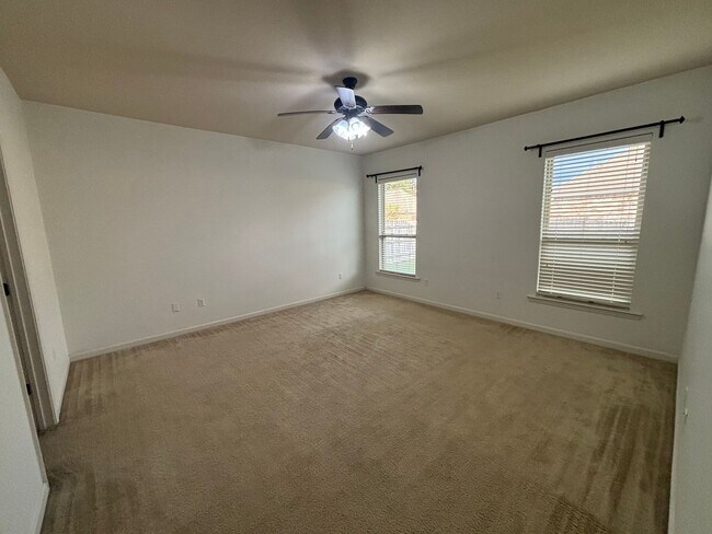 Building Photo - 510 Greenwich Dr