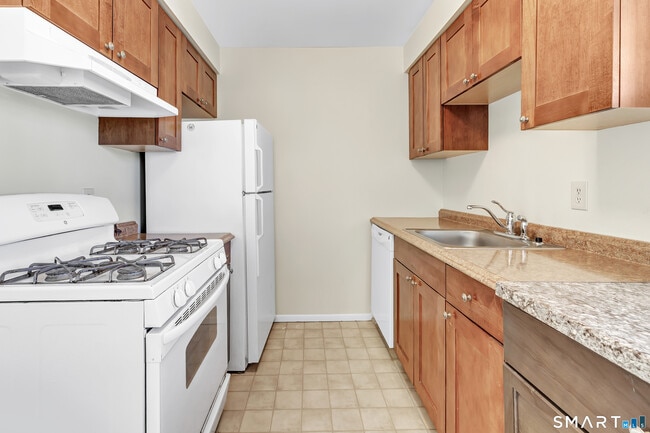 Building Photo - 100 Silliman St