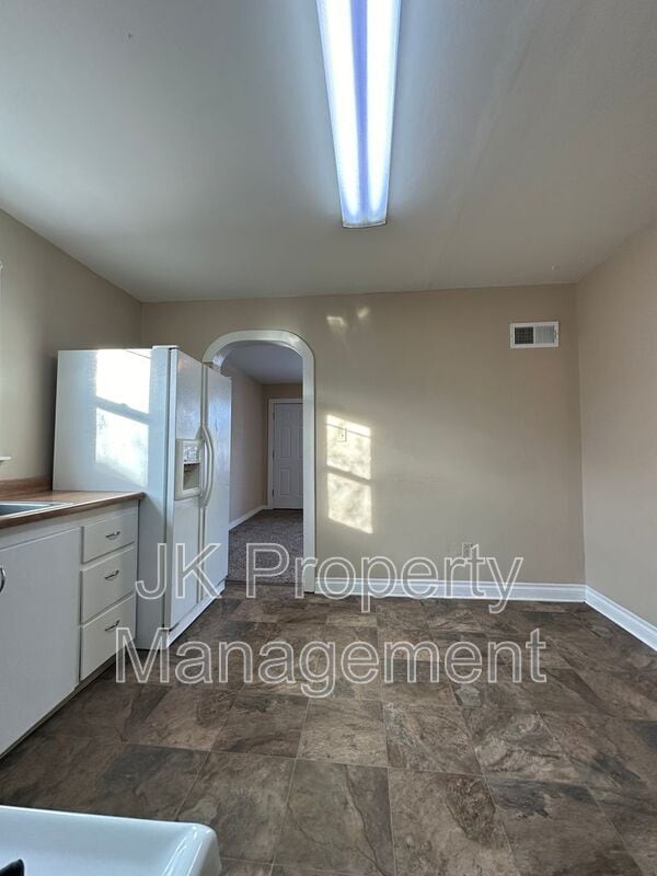 Building Photo - 1012 7th Ave S