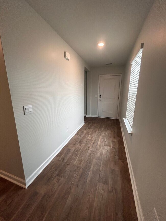 Building Photo - *Move in Special*  Spacious 3BR/2BA home in the Carnes area!