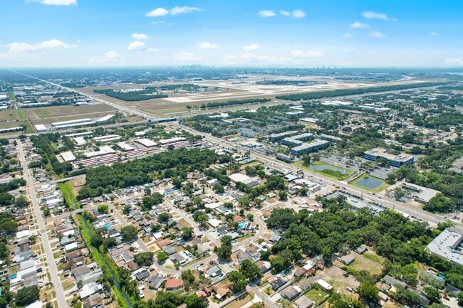 Building Photo - 6802 W Comanche Ave