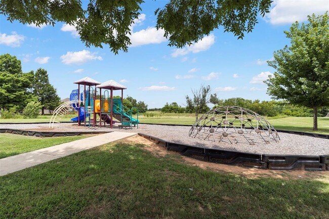 Building Photo - 1504 Sandpiper Ln