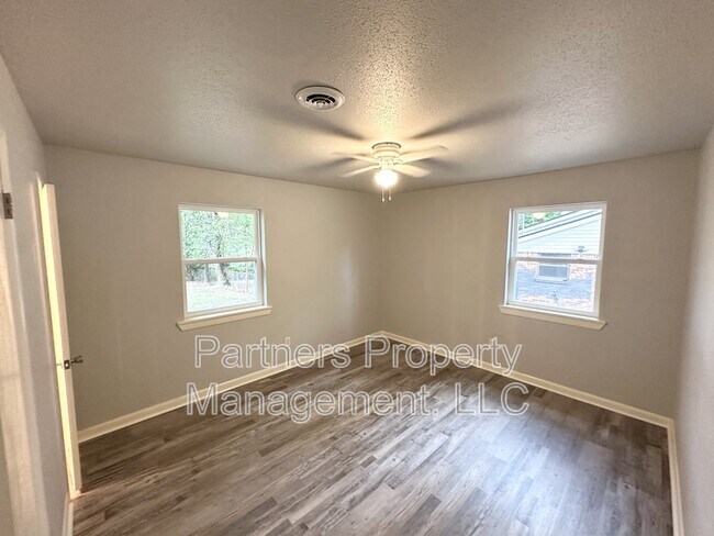 Building Photo - 2409 Cottonwood Pl